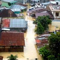 Banjir di Medan Surut, Warga Mulai Bersihkan Rumah