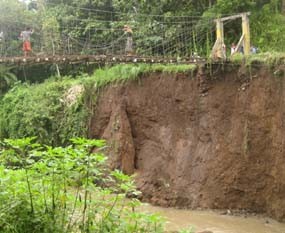 Tersambar Petir, Jembatan Gantung Nyaris Ambrol