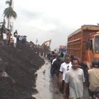 Tumpukan Batu & Pasir Setinggi 3 Meter Penuhi Jalur Magelang-Yogya