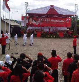 Peringati HUT ke-38 PDIP, Ratusan Kader Hadiri Upacara Bendera