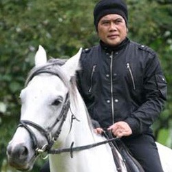 Rhoma Irama Lakoni Debut Sutradara Lewat Sajadah Kabah