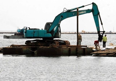 Demi Kelancaran Bisnis, Laut pun Dibendung