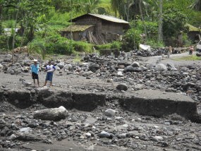 Diterjang Lahar Dingin, 10 Jembatan dan Puluhan DAM Jebol 