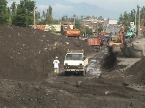 Magelang-Yogya Masih Putus, 10 Alat Berat Masih Keruk Lahar Dingin