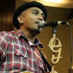 Tompi, Glenn Fredly & Sandhy Sondoro Bersatu Untuk Merapi