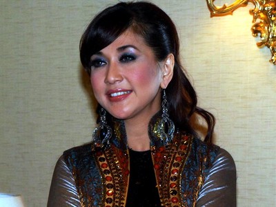 Paramitha Rusady Berbusana Etnik
