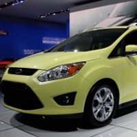 Mobil Hybrid Ford C-Max Pulang Kampung