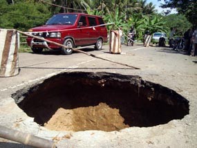 Jembatan Bolong, Arus Lalin Pacitan-Ponorogo Tersendat