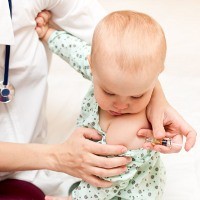 Agar si Kecil Tak Takut Jarum Suntik