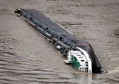 Kapal Terbalik di Jerman