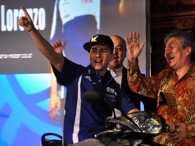 Lorenzo Luncurkan Bebek Matik Yamaha