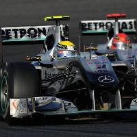 Mercedes Luncurkan Mobil di Hari Tes