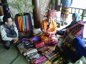 Kain Tenun Khas Lombok dari Desa Bayanbelekq