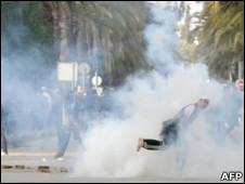 Tentara Tunisia Tembak Mati Dua Pria Bersenjata