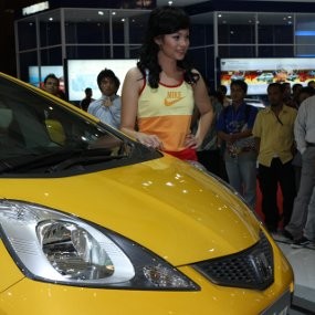 Mobil Produksi 2010 Diobral Hingga Puluhan Juta