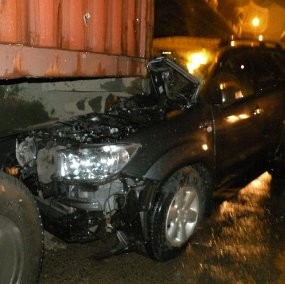 Tabrak Truk Kontainer, Fortuner Ringsek di Ancol