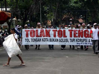 Warga Pinggir Rel Menolak Tol Tengah
