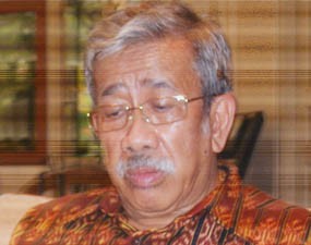 Mantan Hakim Agung Benjamin Mangkoedilaga Pantau Sidang Vonis Gayus