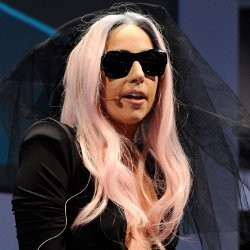 Lady Gaga Cari Model Transeksual Untuk Video Klipnya