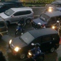 Tonton Maling Terjebak Jalan Ahmad Yani Tersendat