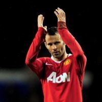 37 Tahun, Giggs Bakal Tambah Kontrak
