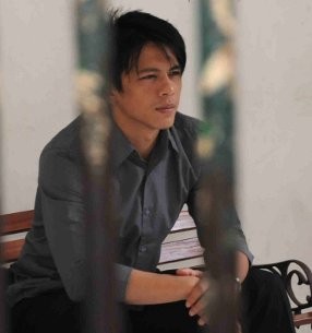 Ratusan Perempuan Berjilbab Kawal Sidang Ariel