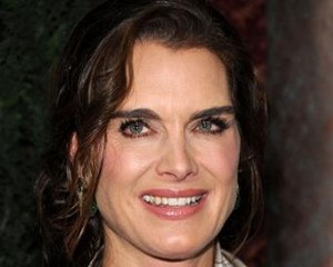 Alis Tebal ala Brooke Shields Kembali Tren di 2011