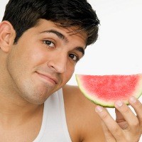 Rajin Makan Semangka Bagus untuk Pria