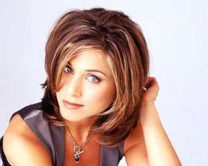 Jennifer Aniston Sesalkan Gaya Rambutnya Sendiri