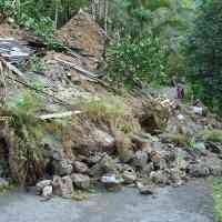 Tebing 30 Meter Longsor, Ribuan Warga Empat Dusun Terisolir 