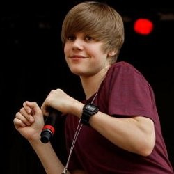Buru Tiket Justin Bieber, Seribuan ABG Rela Antre Hingga 1 Km