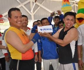 Elly Pical Terima Uang Lelang Sarung Tinju Rp 135 Juta