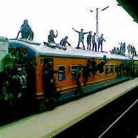 Bobotoh Terlibat Perang Batu di Stasion Ciroyom