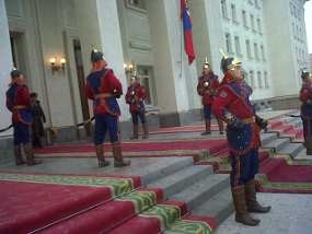  Ksatria Berpedang Sambut Delegasi Forum Parlemen Asia Pasifik di Mongolia