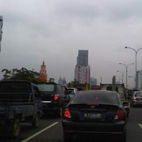 Truk Patah As di KM 26.600 Tol JORR, Lalin Pondok Indah-Kp Rambutan Macet