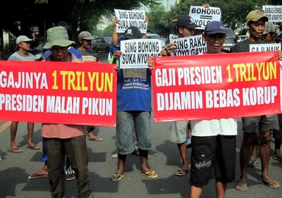 Aksi Dukung Gaji Presiden Naik