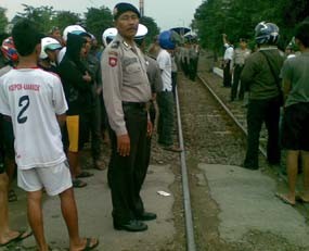 Hadang Bonek, Warga Lamongan Sweeping Penumpang KA Barang