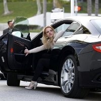 Britney Spears Gonta-ganti Mobil Sport Kayak Pakai Baju