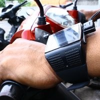 Jam Pemotor yang Bisa Teleponan