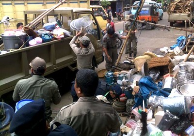 PKL Kolong Flyover Klender Ditertibkan 