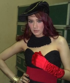 Ibunda Mulan Jameela Tak Mau Tanggapi Kabar Anaknya Hamil