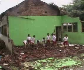 Ruang Kelas SDN Roboh, Proses Belajar Mengajar Terganggu