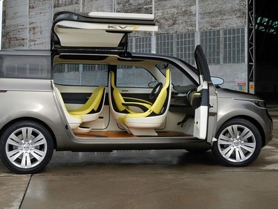 Mobil dengan Pintu Unik