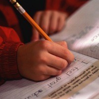 Menulis Lebih Mengasah Otak Ketimbang Mengetik