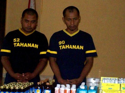 Penjual Obat Kedaluarsa Dibekuk
