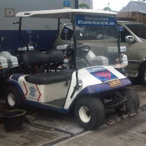 Polisi Sulap Golf Car Jadi Mobil Penyapu Ranjau Paku