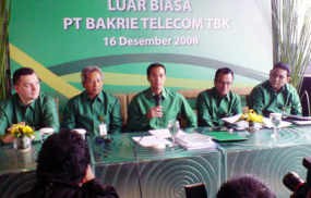 Bakrie Telecom Raup US$ 140 Juta dari Surat Utang