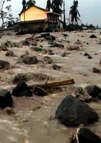 Peringati Ultah Banjir Lahar Dingin, Warga Larung Sesaji ke Kali Putih