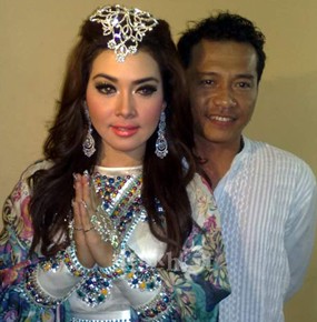 Ditanya Kemungkinan Balik ke Syahrini, Anang Geleng-geleng