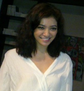 Jadi Penulis Bikin Agni Pratistha Sering Bergaul Bareng ABG